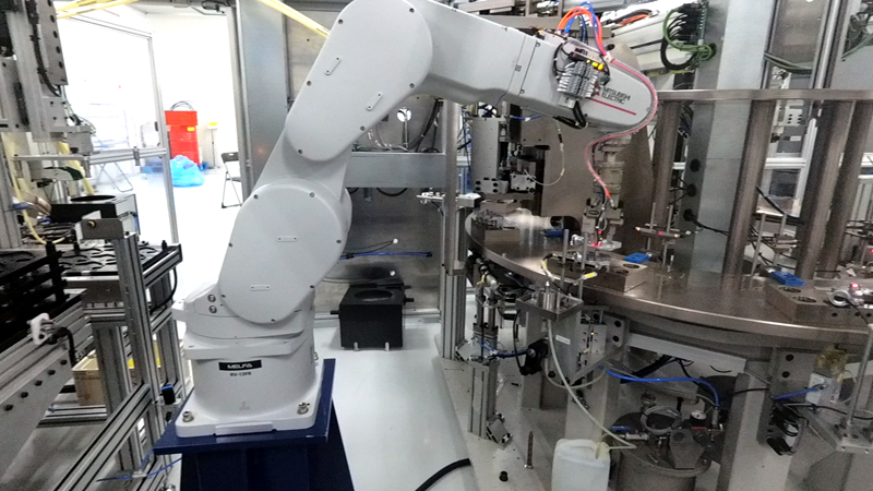 機器人裝配機油泵