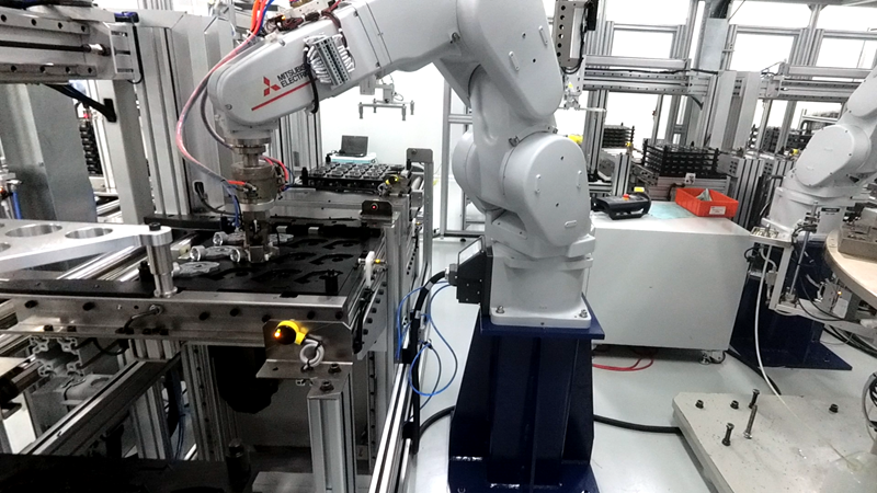 機器人裝配機油泵