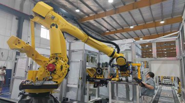 FANUC發(fā)那科機(jī)器人集成應(yīng)用與編程調(diào)試